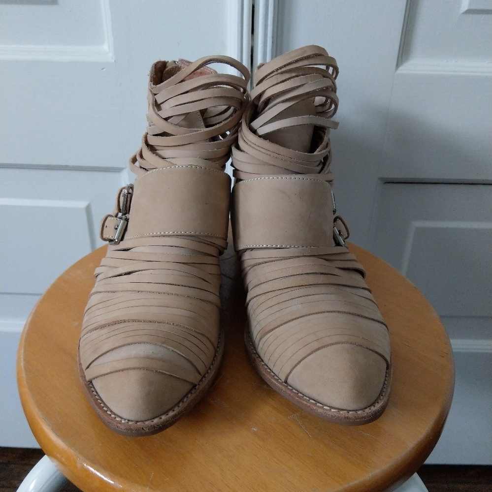 NWT Jeffrey Campbell nude booties size 7.5